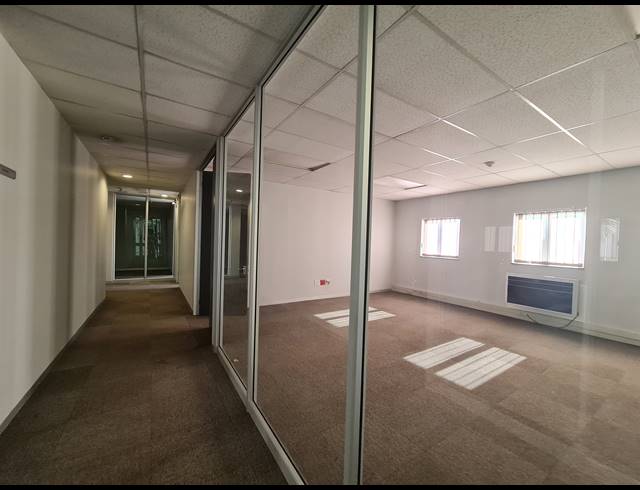 4,740M² OFFICE TO LET IN MEADOWDALE